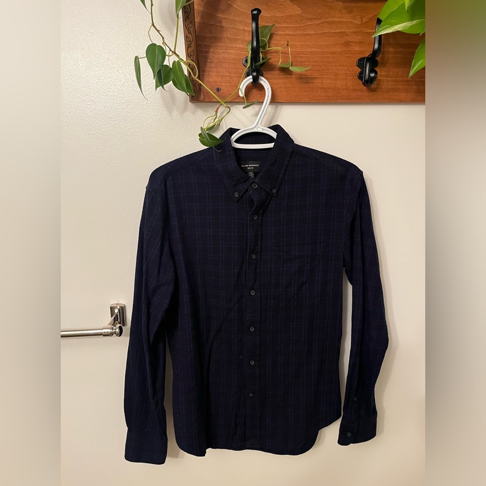Club Monaco men’s size small black and navy flannel button up